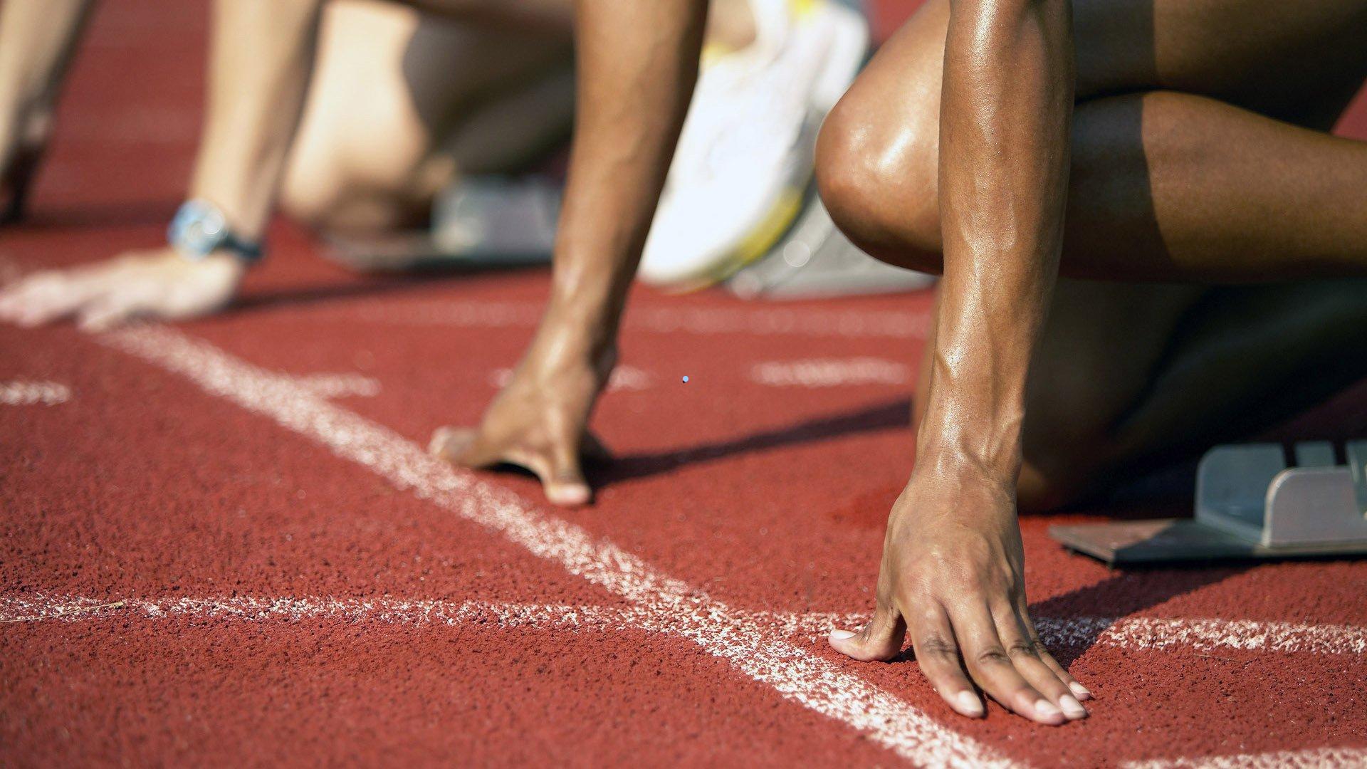 huatihui_纽卡斯尔主帅埃迪-豪盛赞博特曼,健康状态下他是英超顶尖后卫;积分榜非我关注焦点